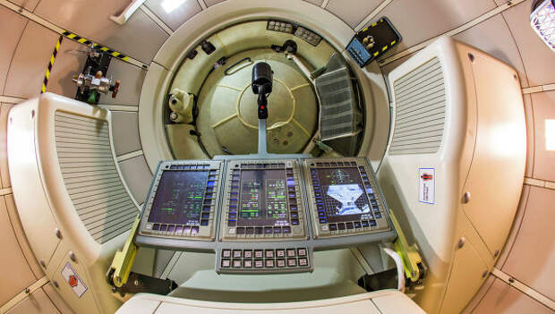 Полномасштабный макет пилотируемого транспортного космического корабля нового поколения. Архивное фото