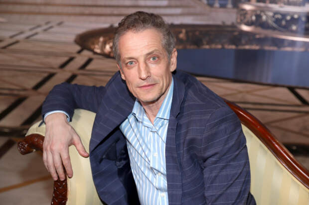 40 лет ждал славы, но «костюмы сковывали»: как скромный спортсмен Дмитрий Фрид стал звездой сериалов и где нашёл жену-танцовщицу