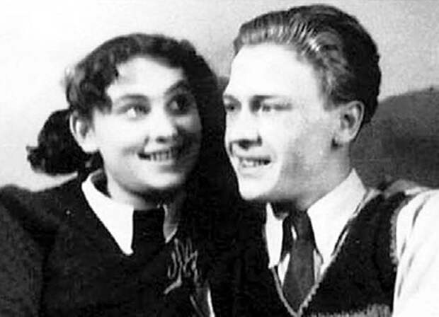 С первым мужем Стаславом КОРЕНЕВЫМ, 1953 г. Фото: communa.ru