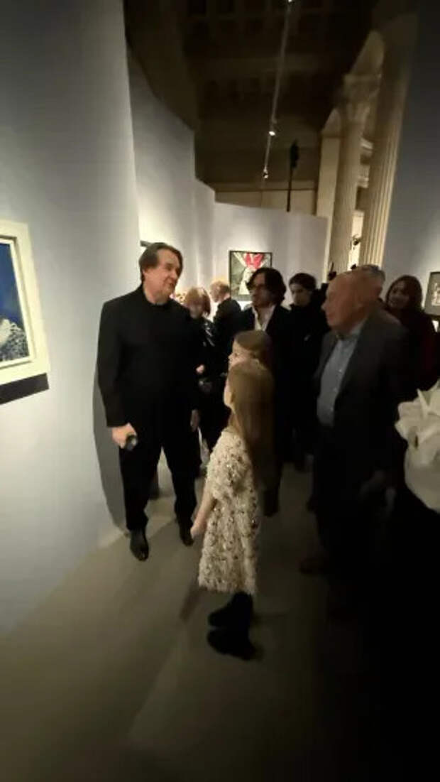 Константин Эрнст с дочерьми, Владимир Познер