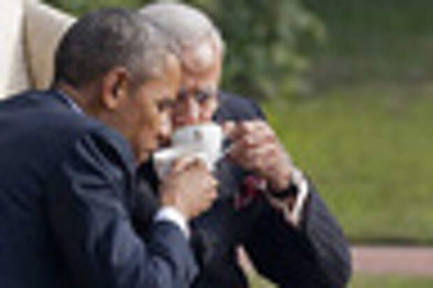 Indian Prime Minister Narendra Modi (L) talks with US President Barack Obama (R) while watching the fly-past during India's Republic Day parade on Rajpath in New Delhi on January 26, 2015. Rain failed to dampen spirits at India's Republic Day parade January 26 as Barack Obama became the first US president to attend the spectacular military and cultural display in a mark of the nations' growing closeness. AFP PHOTO/ PRAKASH SINGH