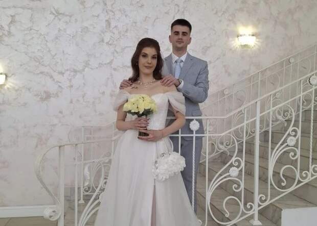 Ливень и ветрянка не помешали счастью: история любви молодоженов, сыгравших свадьбу в Рязани