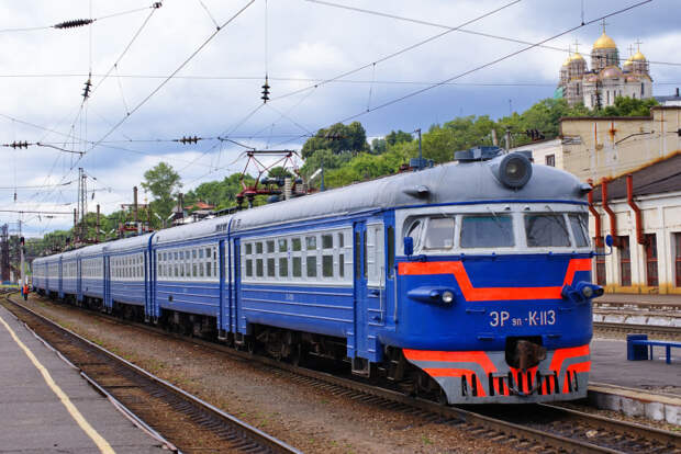 Почему поезда в СССР красили в зеленый цвет