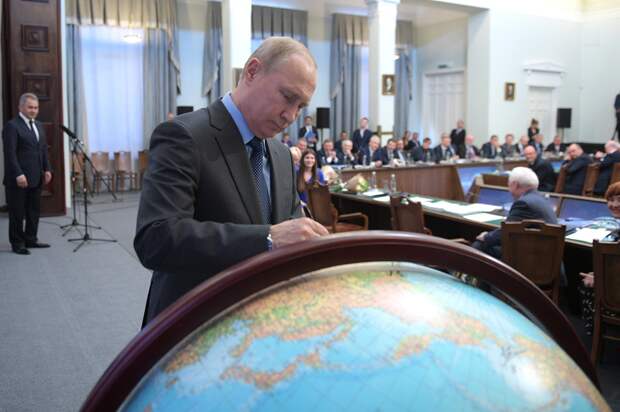 Путин и Глобус русского первенства, 24.04.19.png Путин и Глобус русского первенства, 24.04.19.png
