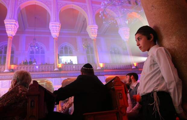 На праздновании еврейского праздника Ханука в Большой хоральной синагоге в Санкт-Петербурге, 10 декабря