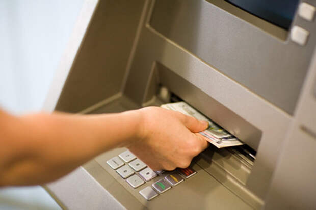 Мошенники воровали данные с карточек через фальшивые банкоматы