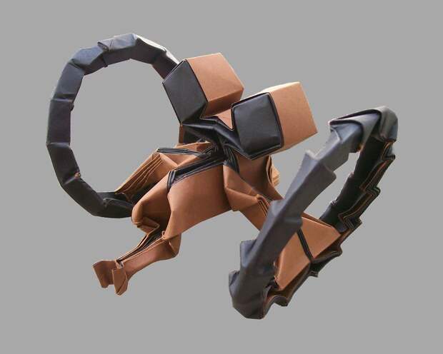 Origami Hailfire Droid by Martin Hunt