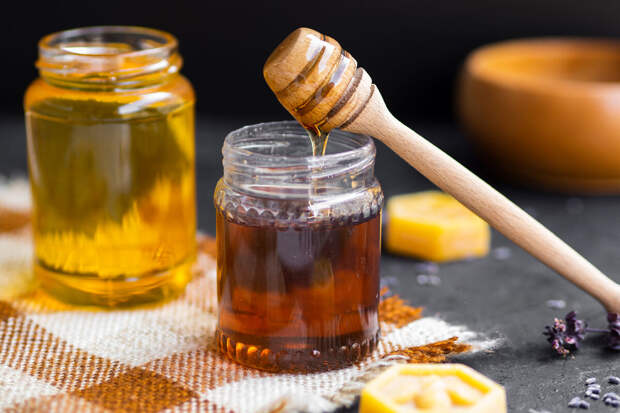 Глава ОПИ Павлов: мед не стоит покупать с рук и возле дорог