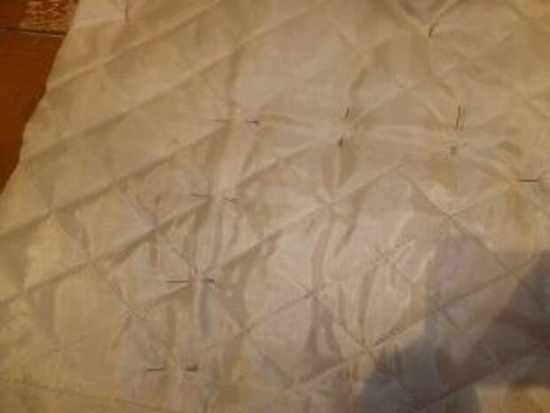 Одеяло из джинсовых лоскутов. Лоскутное синтепоновое одеяло. Пэчворк одеяло из мужских рубашек. Перелицевать старое ватное одеяло. Одеяло из синтепона.