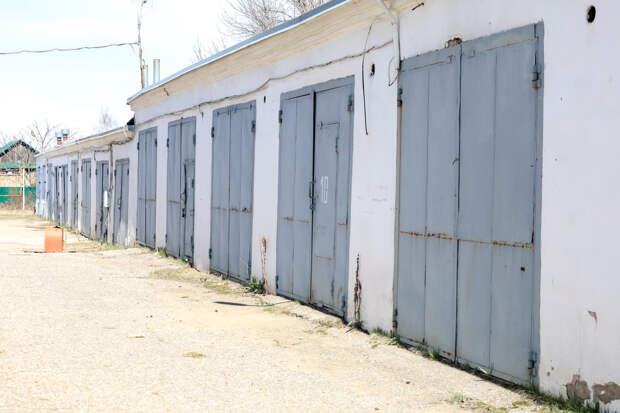 Полицейские нашли в гараже запорожца огромный схрон с боеприпасами