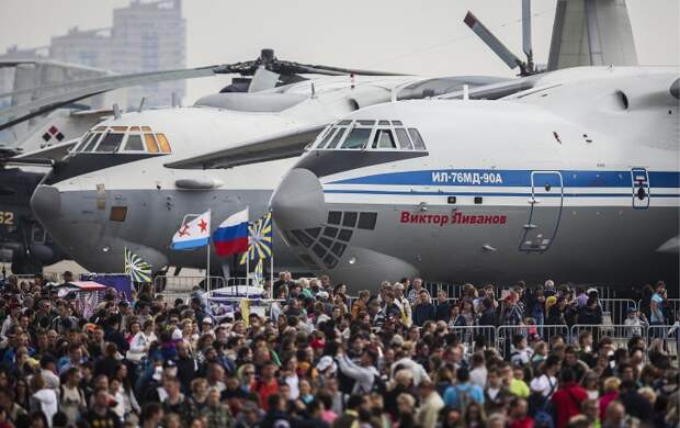 Самолет ИЛ-76МД-90А 