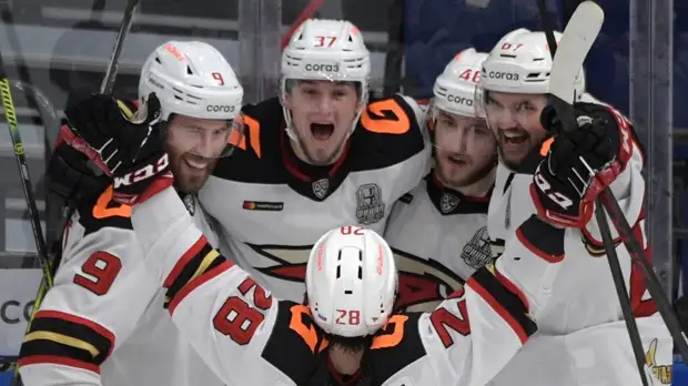 28 сейвов Грубеца и две передачи Толчинского: как «Авангард» победил ЦСКА в первом матче финала Кубка Гагарина