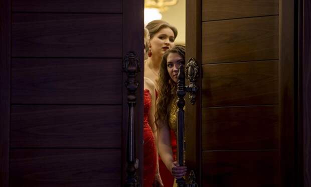 Ополченки Новороссии в вечерних платьях Ополченки Новороссии в вечерних платьях