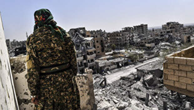 Боец Сирийских демократических сил в Ракке, Сирия. Архивное фото