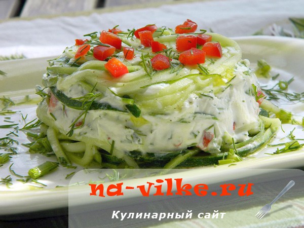 Закуска из цукини с козьим сыром и сладким перцем