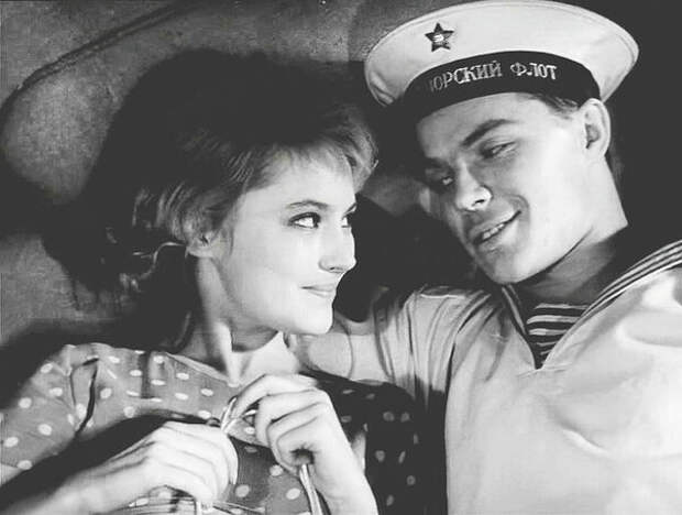 Ариадна Шенгелая и Лев Прыгунов. Кадр из фильма «Увольнение на берег», 1962 год
