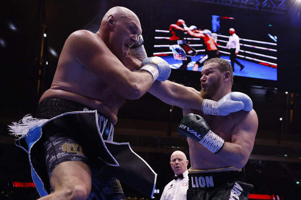 Боксер Тайсон Фьюри победил Арсланбека Махмудова единогласным решением судей