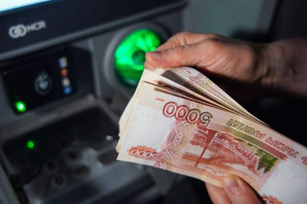 В РФ могут ограничить внесение наличных через банкоматы до 1 млн рублей в месяц
