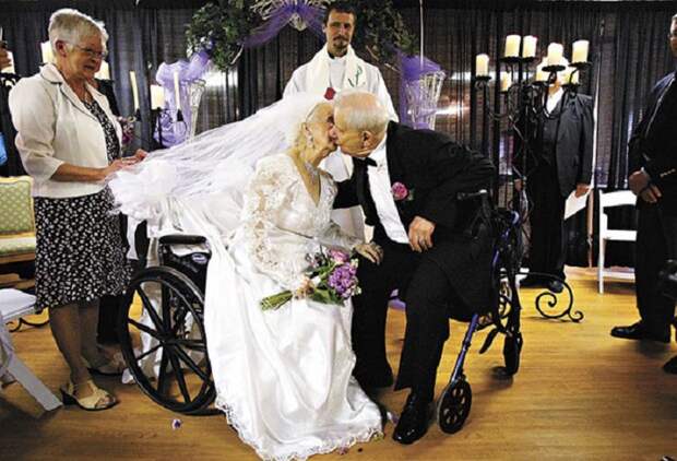 Любви все возрасты покорны: 20 пожилых влюблённых пар, решивших сыграть свадьбу