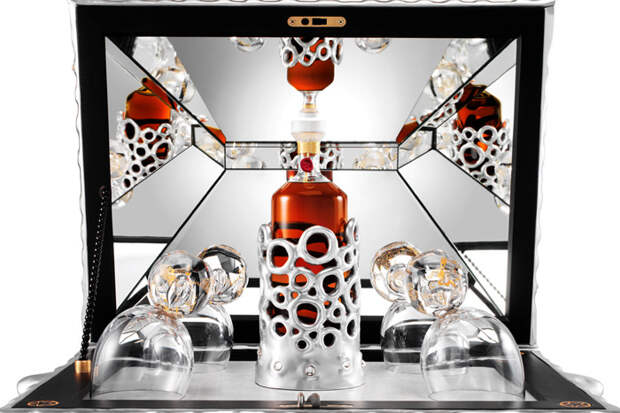 2.Коньяк Hennessy Beaute du Siecle Cognac, цена $ 187 500 "Коньяк", "дорогой"