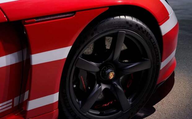 Этот Porsche 2005 года вернулся в состояние нулевого пробега