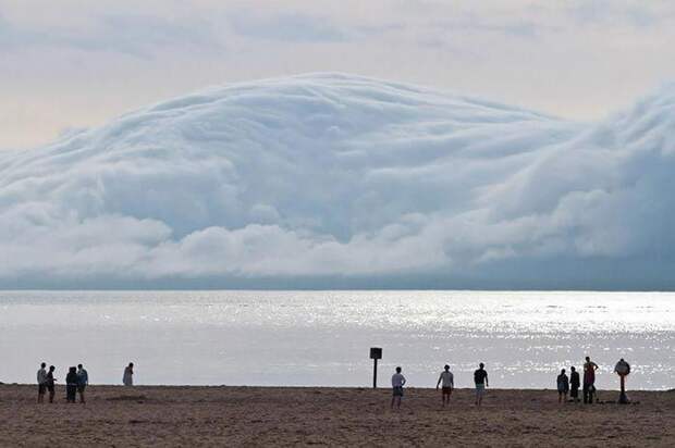 Снежные горы небо, облака, формы