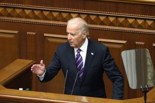 Экс-глава НБУ Арбузов: Байден дал понять Киеву, что "каждый сам за себя"