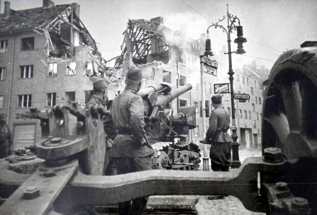 Падение Берлина на фотографиях весны 1945 года (5)