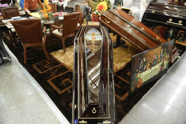 Выставка похоронной моды в Москве (50 фото)