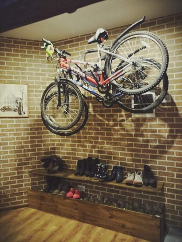 Лофт с элементами эко, дизайн прихожей, хранение велосипедов