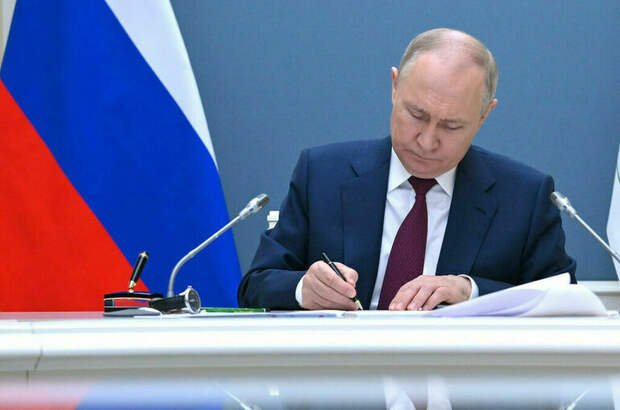 Путин продлил запрет на поставки нефти по потолку цен