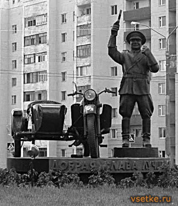 Памятник ГАИшнику в Белгороде