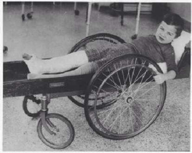 11. Инвалидная коляска, приблизительно 1915 год медицина, ретро, фото