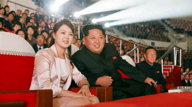 Ким Чен Ын показал «казненную» им год назад супругу