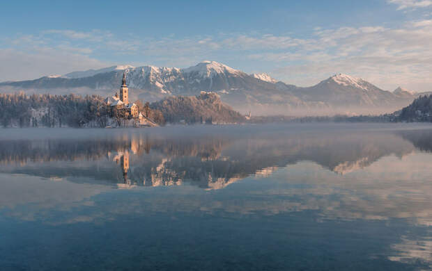 Великолепное "водяное зеркало" бледское озеро, зима, озеро, словения