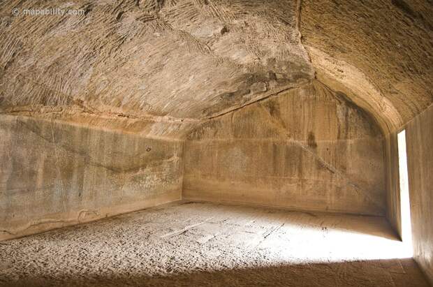 пещера барабар индия