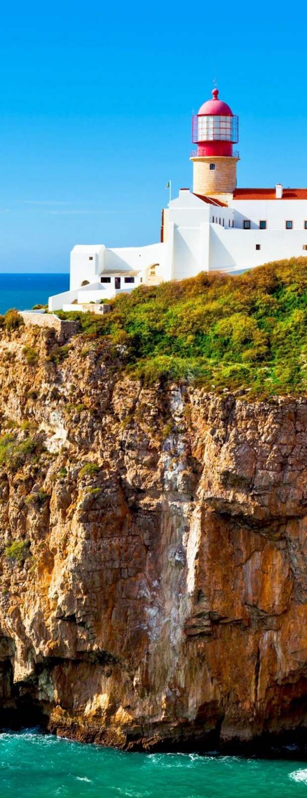 Lighthouse of Cabo Sao Vicente, Sagres, Portugal - Farol do Cabo Sao Vicente (built in october 1851) | 32 Stupendous Places in Portugal every Travel Lover should Visit