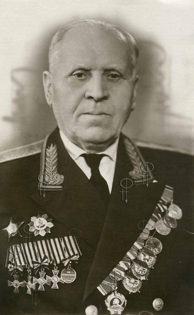 Советский генерал Кругляков Тимофей Петрович с Георгиевскими крестами, конец 60-х гг.