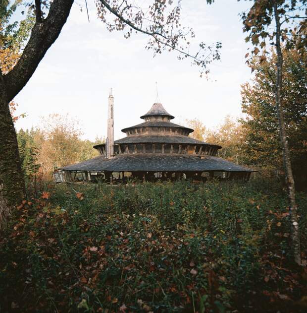 Юрта, построенная Уильямом Копервейтом, рядом с Мачаспортом, штат Мэн. О необычном доме подробно писало издание National Geographic