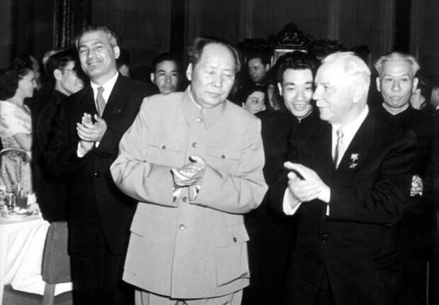 Не братья навек. Как Хрущёв и Мао раскололи "великую дружбу"