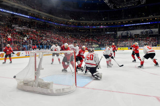 Канадцы упустили преимущество в две шайбы в конце 3-го периода, но вырвали победу у чехов в овертайме