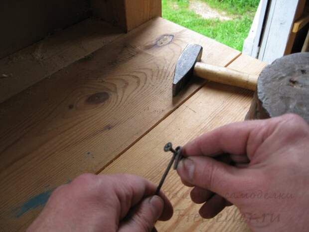 Простое приспособление для сушки окрашенных мелких деревянных деталей