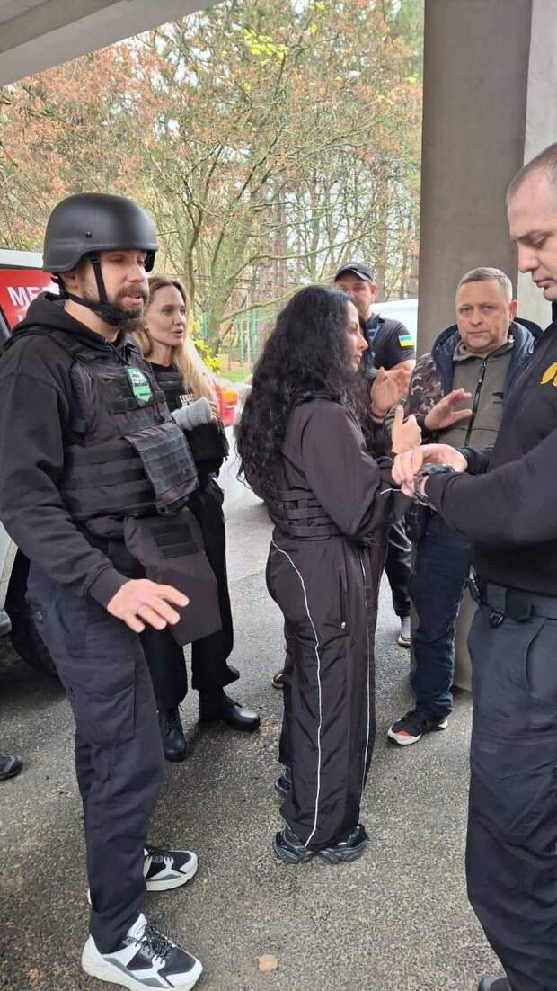 Украинский водитель голливудской актрисы Анджелины Джоли, которая приехала в