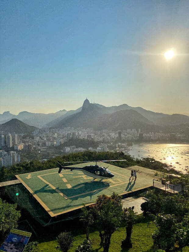 В Рио-де-Жанейро реально дорого — кто может себе позволить, летают на вертолетах.