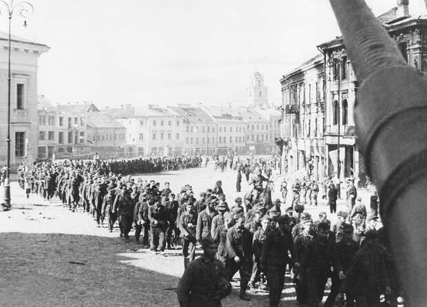Комплекс несостоявшегося народа: Чем отплатили власти Литвы за освобождение от немцев (опрос)