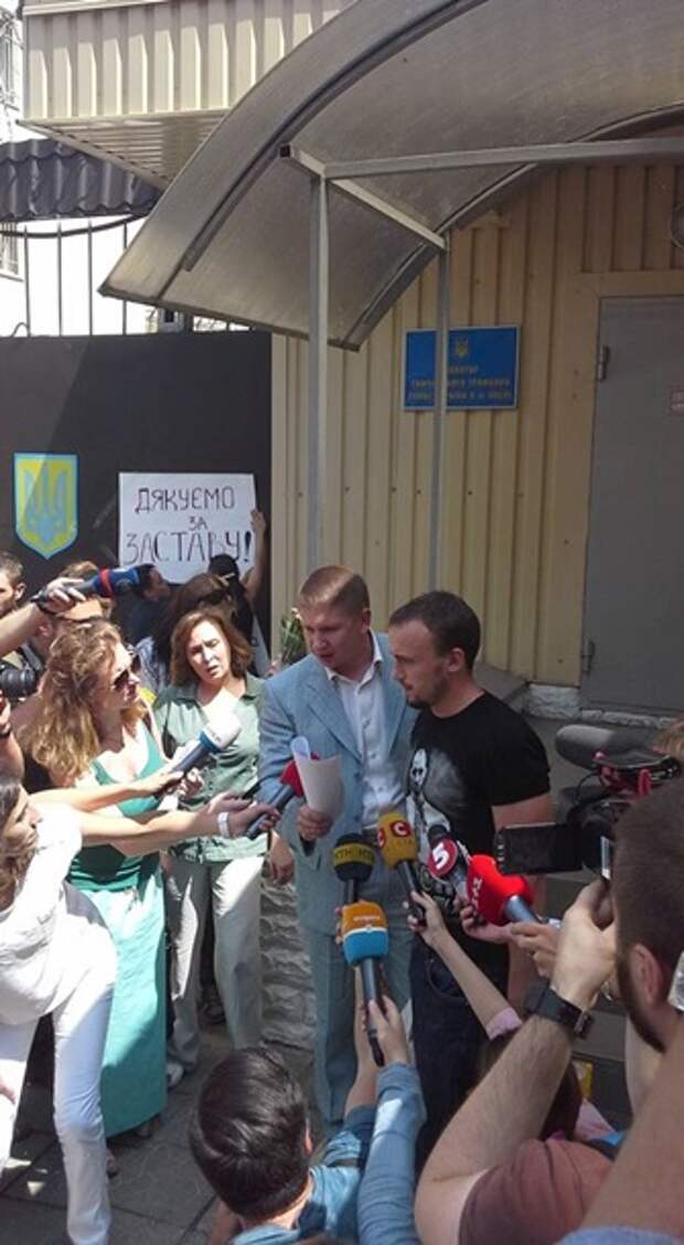 Торжество абсурда. Вынесли на руках. Подозреваемый в убийстве Бузины покинул изолятор