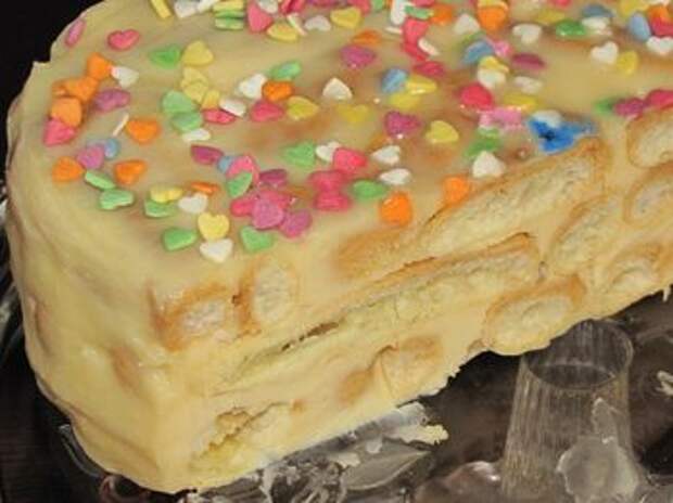 Торт Дамские пальчики подан на стол