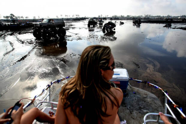 Фестиваль грязи Okeechobee Mudfest (38 фото)