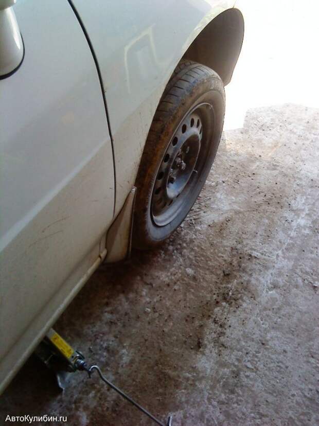 Как поменять сальник коленвала на Nissan Liberty PM12