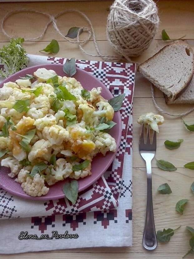 Цветная капуста с зеленью,  чесноком и сыром.
